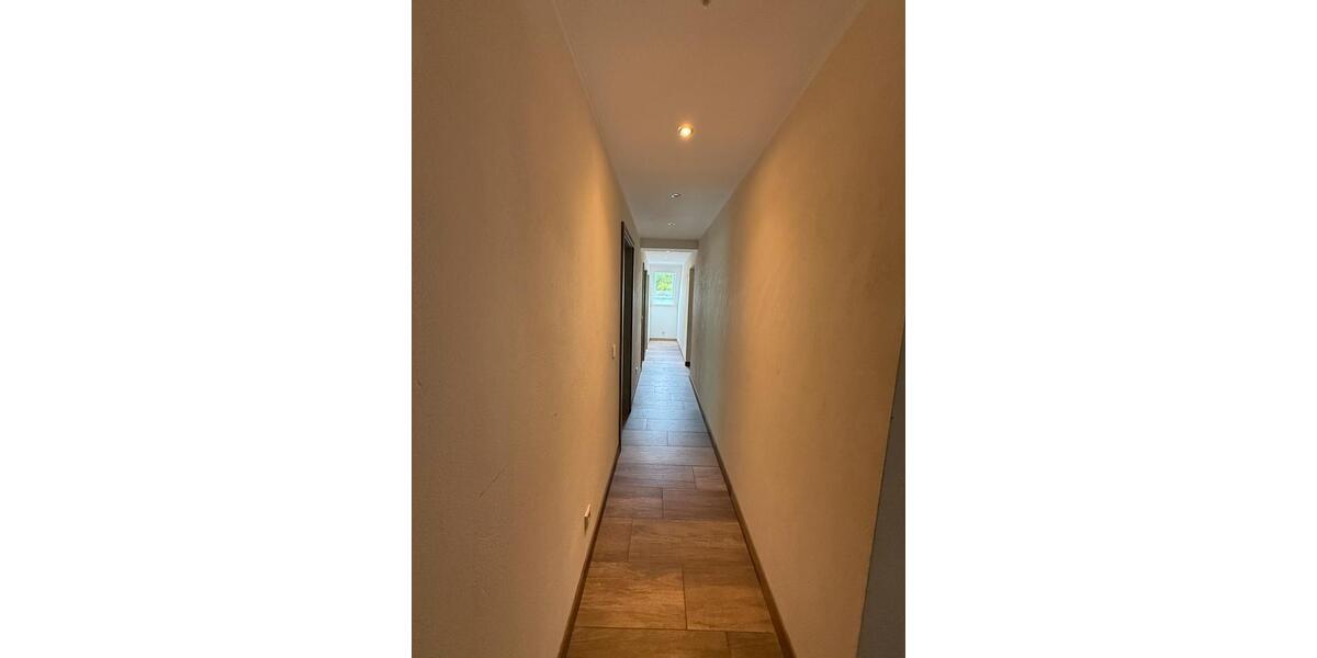 Maisonettenwohnung Hüllhorst - 8 Zimmer, 244 m&sup2;, 2.140&euro; | Angebot:26517468