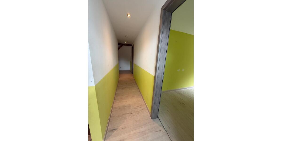 Maisonettenwohnung Hüllhorst - 8 Zimmer, 244 m&sup2;, 2.140&euro; | Angebot:26517468