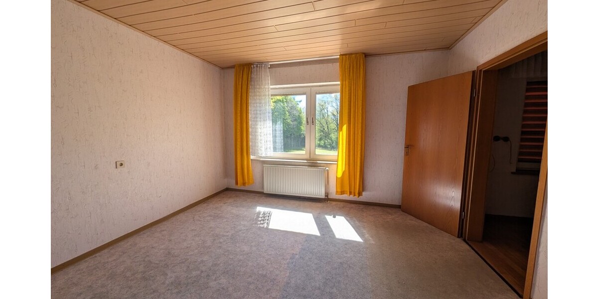 Großes Grundstück in Hüllhorst: Einfamilienhaus mit Potenzial zur Neugestaltung - Einfamilienhaus Hüllhorst | Angebot:26549649