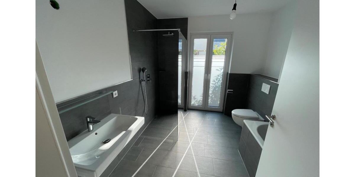 Erdgeschoßwohnung Bünde - 3 Zimmer, 99 m&sup2;, 1.450&euro; | Angebot:25756631