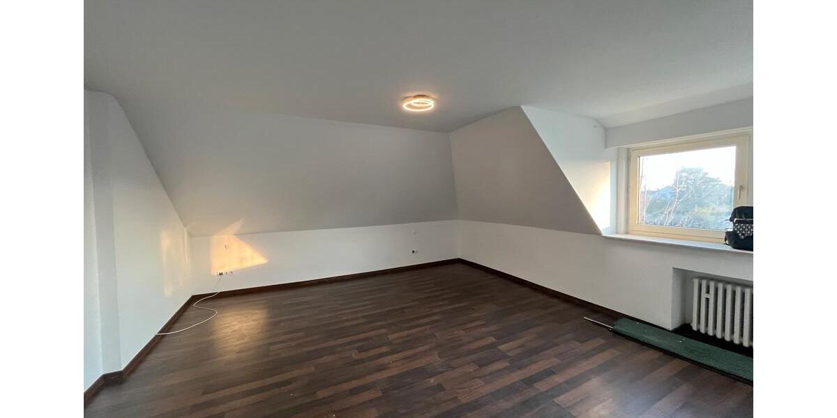 Dachgeschoßwohnung Herford Falkendiek - 6 Zimmer, 140 m&sup2;, 1.190&euro; | Angebot:25871318