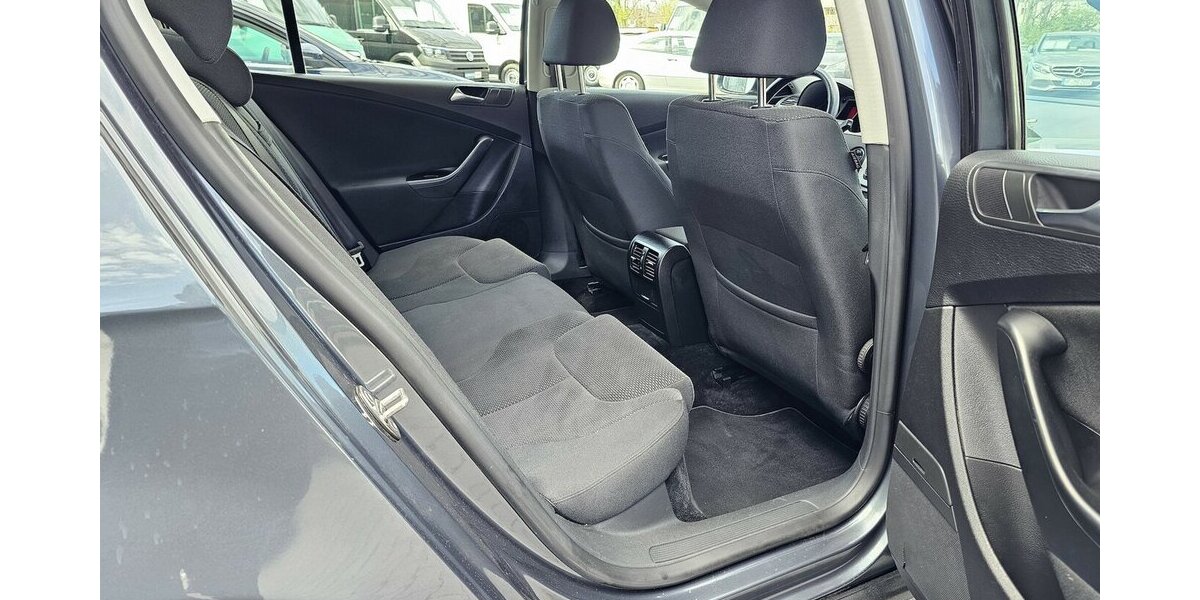 VW Passat 2.0 TDI Comfortline AHK KLIMA TEMPOMAT 215.040 km 4.990 &euro; Löhne 32584