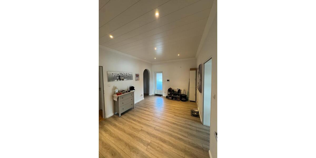 Etagenwohnung Porta Westfalica - 5 Zimmer, 182 m&sup2;, 1.350&euro; | Angebot:26604523
