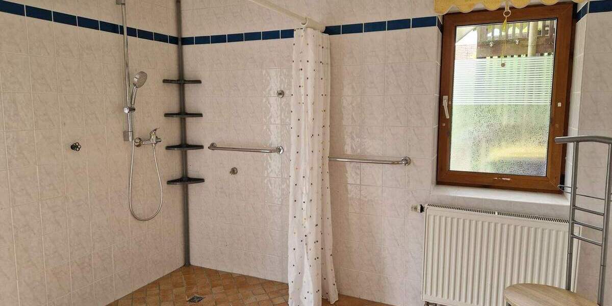 Einfamilienhaus Porta Westfalica Eisbergen - 8 Zimmer, 190 m&sup2;, 249.000&euro; | Angebot:25797141