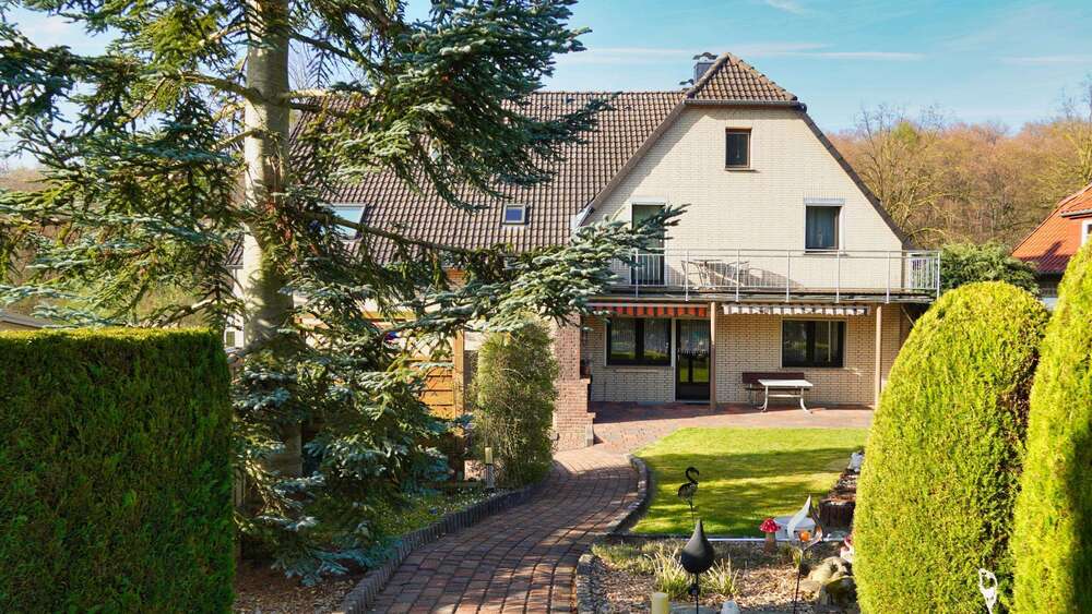 Einfamilienhaus Auetal - 9 Zimmer, 243 m&sup2;, 300.000&euro; | Angebot:25834839