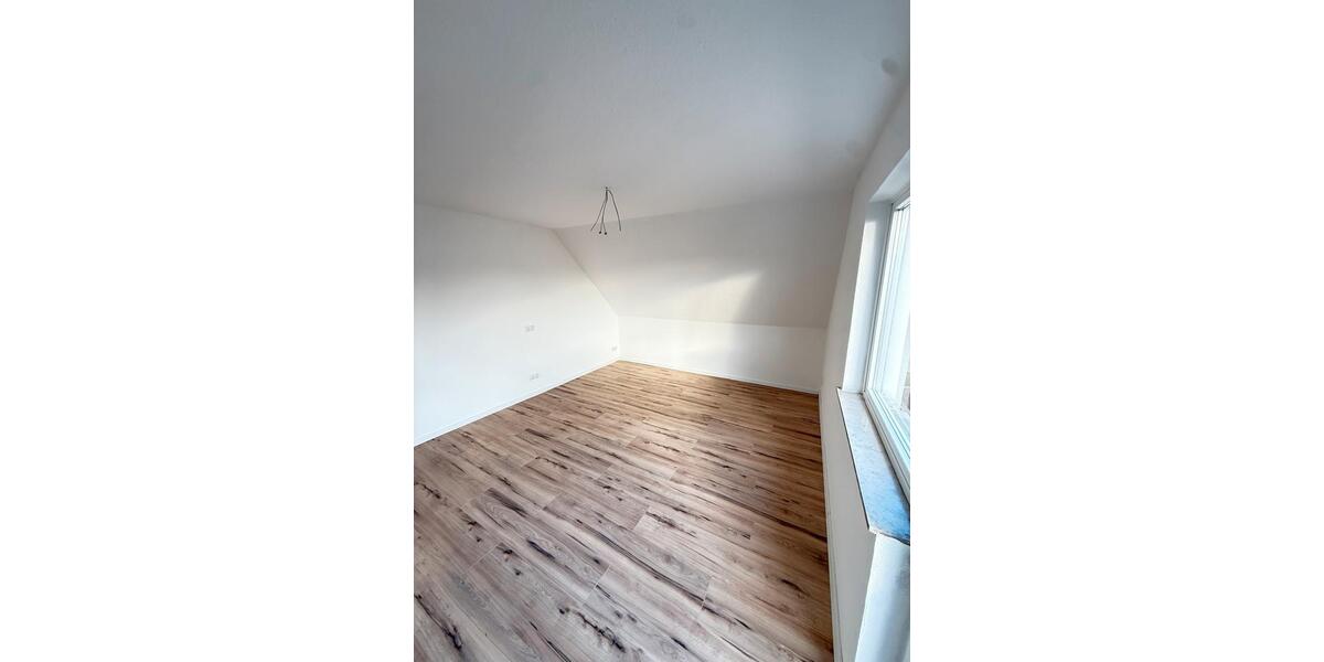 Dachgeschoßwohnung Stadthagen - 4 Zimmer, 86 m&sup2;, 900&euro; | Angebot:25715044
