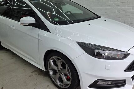 Ford Focus 149.000 km 14.200 &euro; Petershagen 32469