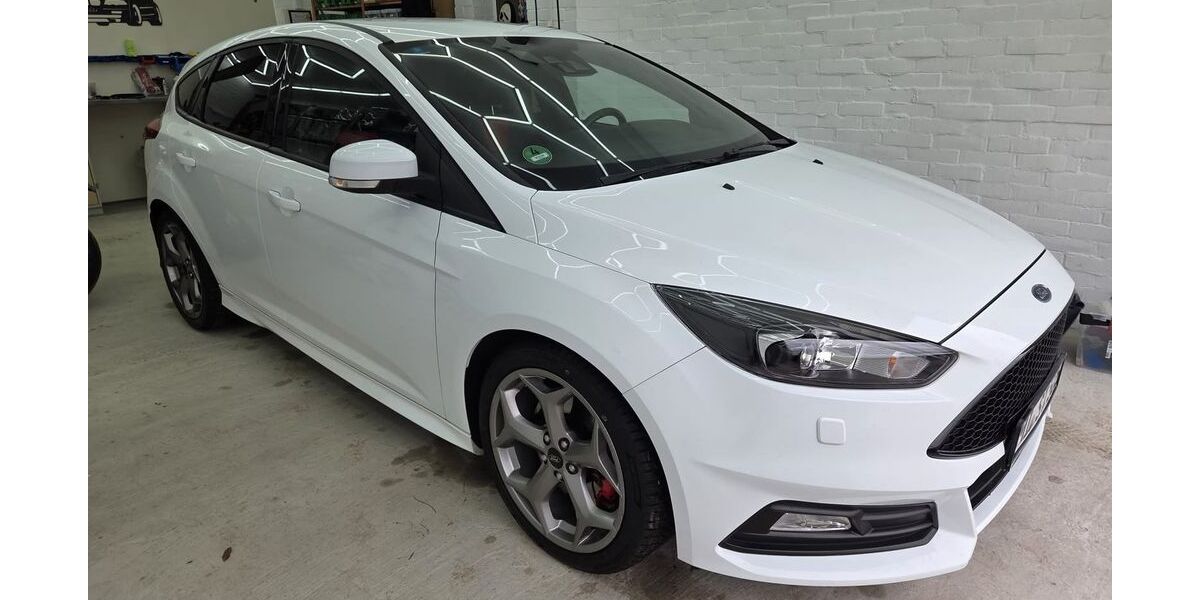 Ford Focus 149.000 km 14.200 &euro; Petershagen 32469