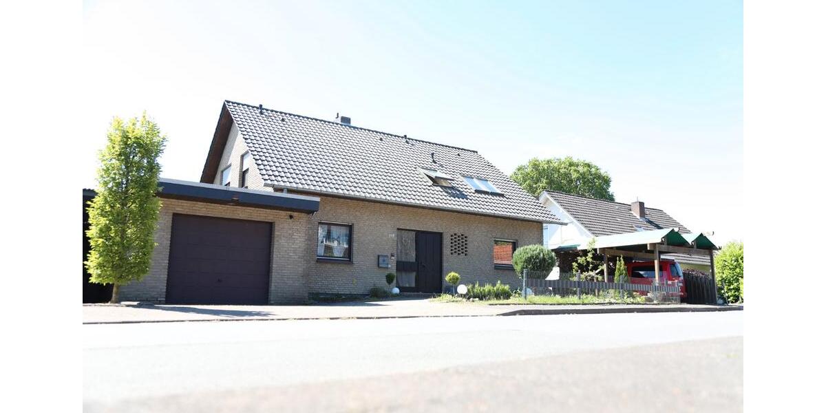 Einfamilienhaus Hüllhorst - 8 Zimmer, 216 m&sup2;, 290.000&euro; | Angebot:27006902