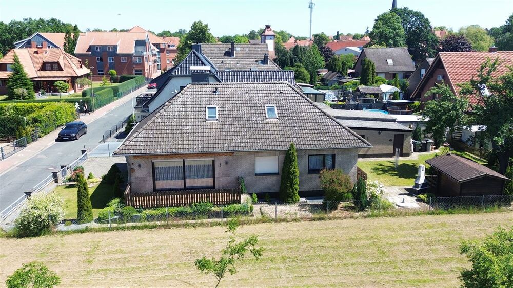 Vielseitiges Einfamilienhaus mit viel Platz und Potenzial in zentraler Lager von Stolzenau - Bungalow Stolzenau | Angebot:26858113