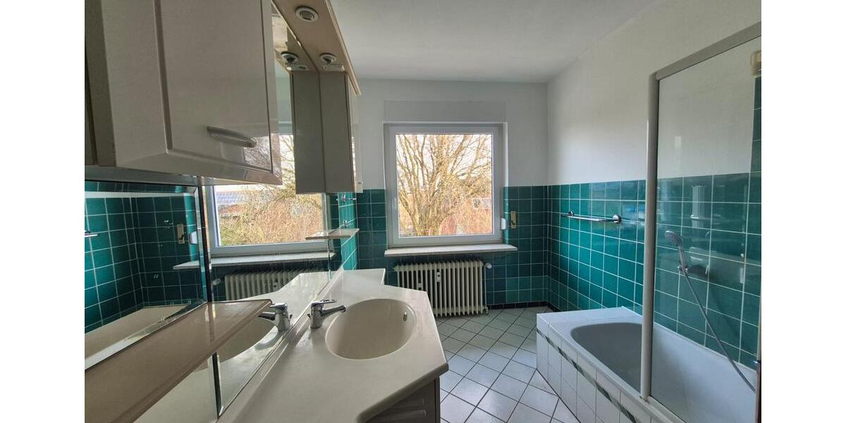 Dachgeschoßwohnung Lübbecke - 5 Zimmer, 190 m&sup2;, 950&euro; | Angebot:26232672
