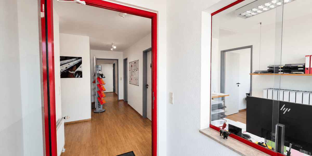 Renditeobjekt im Gewerbegebiet: Büro, kleines Lager und Wohnen mit PV-Anlage auf ca. 2.438 m² - Gewerbeobjekt Bad Oeynhausen Dehme | Angebot:27333800