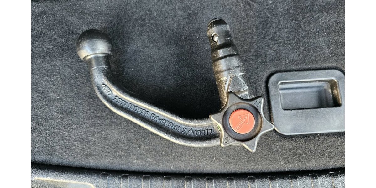 Ford S-Max Business NAVI AHK RFK 7-Sitzer AUS 1.HAND 103.880 km 16.990 &euro; Löhne 32584