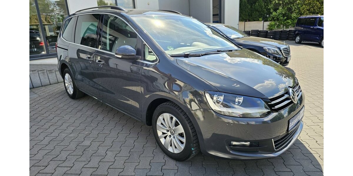 VW Sharan 2.0 TDI Comfortline NAVI AHK 7-Sitzer 101.405 km 22.990 &euro; Löhne 32584