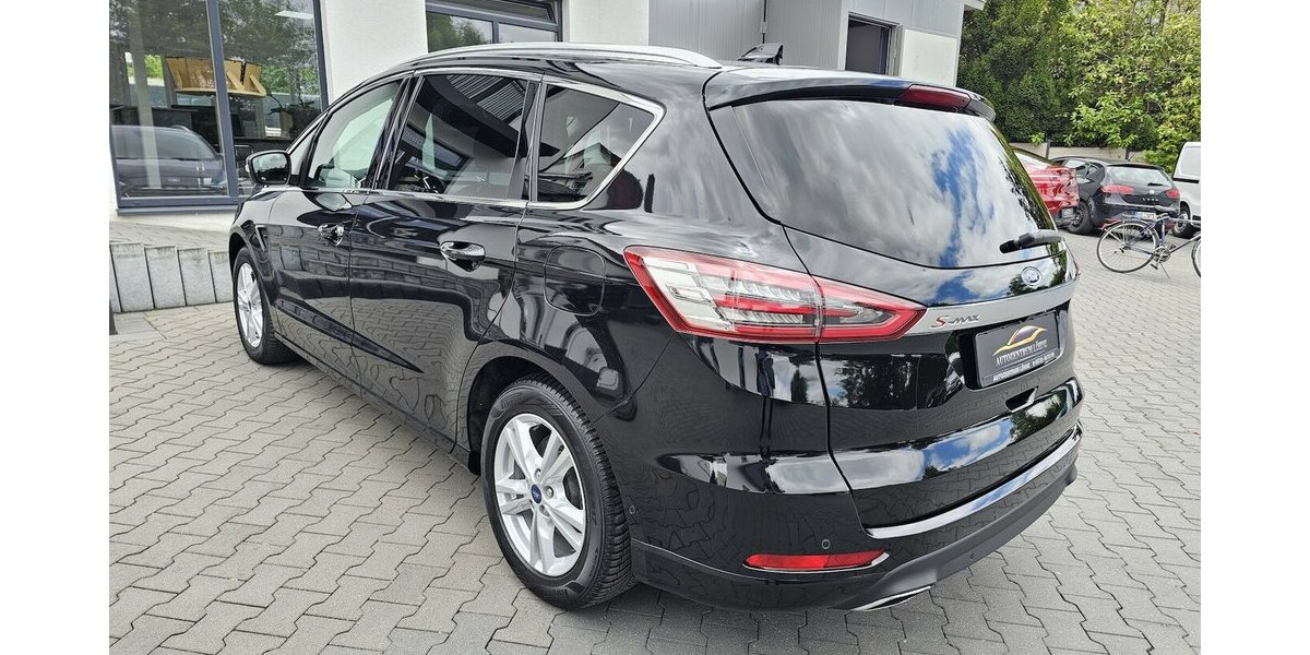 Ford S-Max 2.0 TDCI Titanium LED RFK NAVI 7-Sitzer 98.490 km 25.990 &euro; Löhne 32584