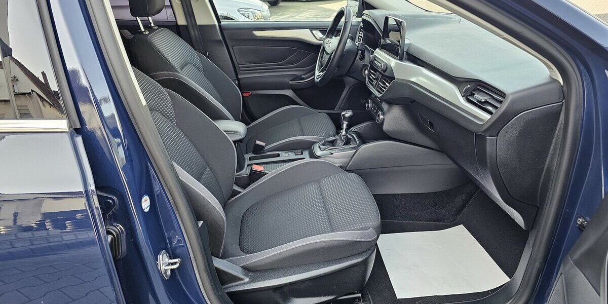 Ford Focus 2.0 CDTI LED NAVI RFK AUS 1.HAND 122.850 km 13.990 &euro; Löhne 32584