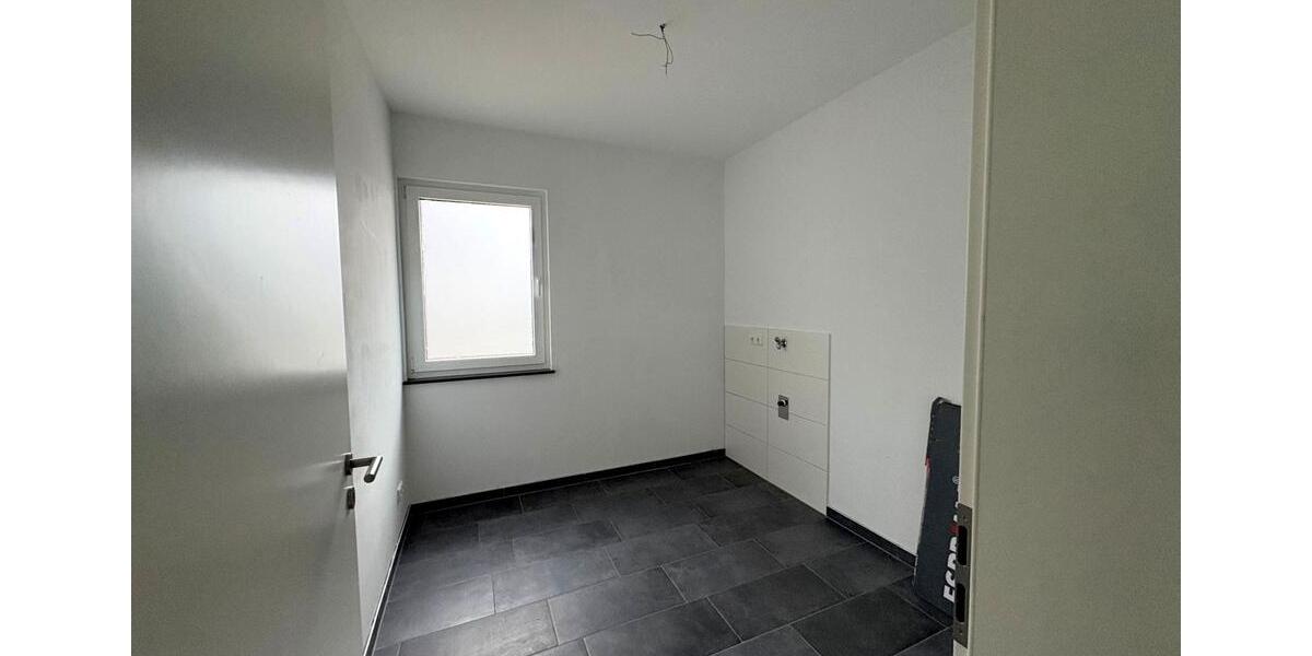 Erdgeschoßwohnung Bad Oeynhausen - 3 Zimmer, 153 m&sup2;, 1.375&euro; | Angebot:24493571