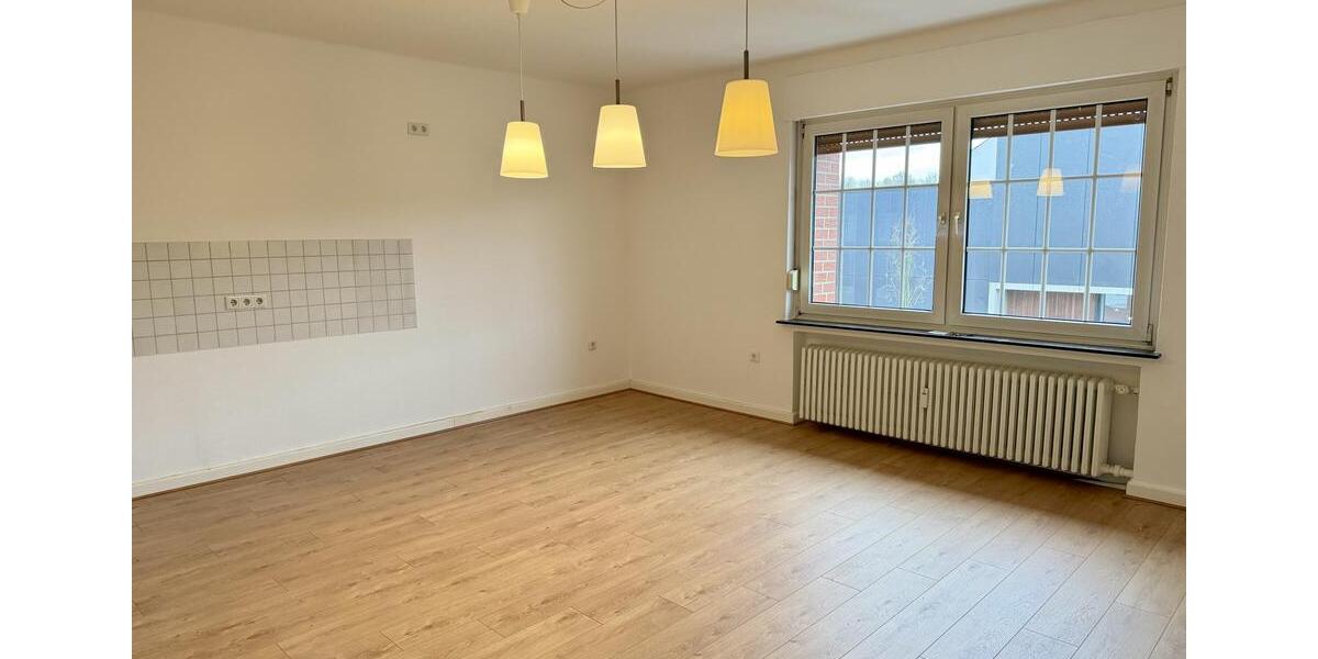 Etagenwohnung Hiddenhausen - 4 Zimmer, 154 m&sup2;, 1.000&euro; | Angebot:24712172