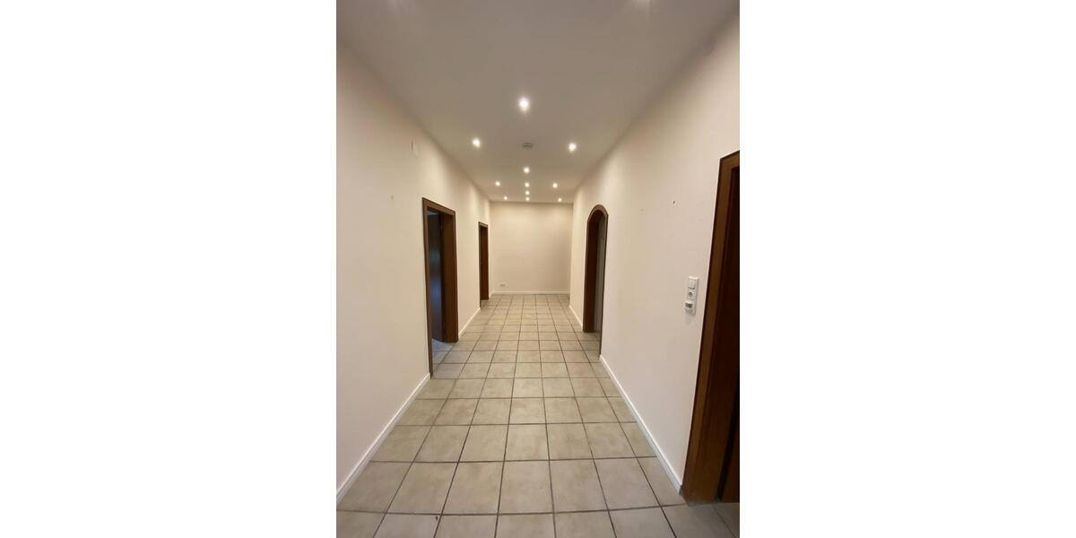 Erdgeschoßwohnung Löhne - 4 Zimmer, 145 m&sup2;, 990&euro; | Angebot:25637354