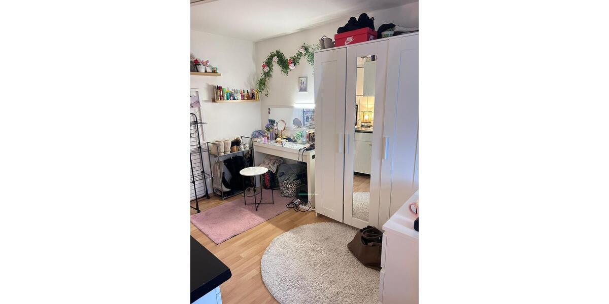 Etagenwohnung Lemgo - 1 Zimmer, 18 m&sup2;, 200&euro; | Angebot:25304078