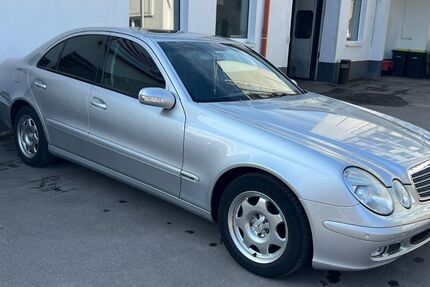 Mercedes-Benz E 220 329.454 km 3.790 &euro; Lemgo 32657