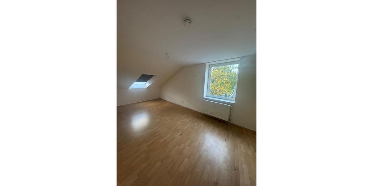 Dachgeschoßwohnung Lübbecke - 3 Zimmer, 100 m&sup2;, 800&euro; | Angebot:25256410