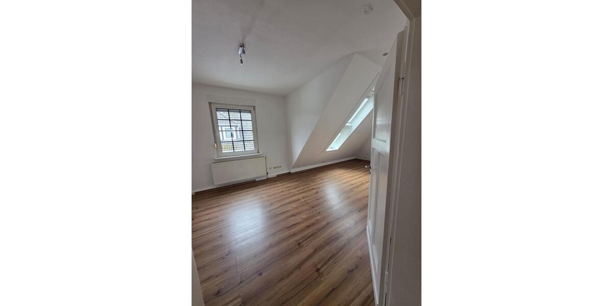 Dachgeschoßwohnung Porta Westfalica - 2.5 Zimmer, 90 m&sup2;, 750&euro; | Angebot:25353890