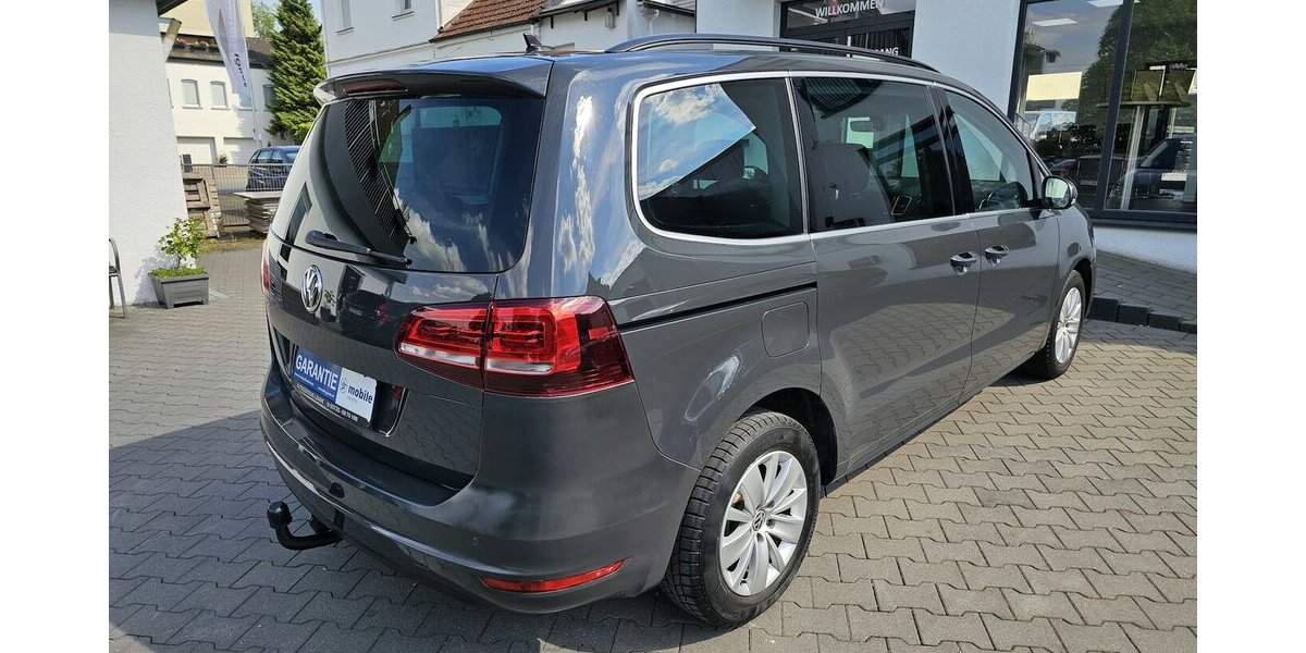 VW Sharan 2.0 TDI Comfortline NAVI AHK 7-Sitzer 101.405 km 22.990 &euro; Löhne 32584