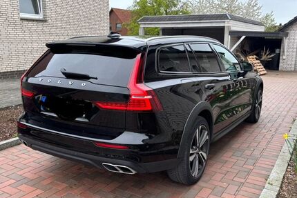 Volvo V60 Cross Country 135.000 km 22.999 &euro; Rödinghausen 32289