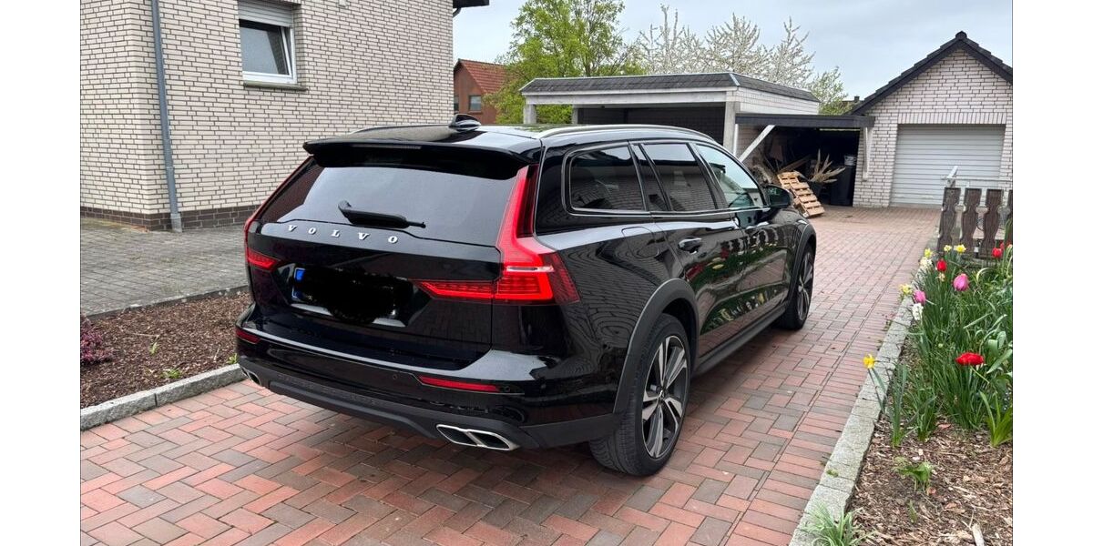Volvo V60 Cross Country 135.000 km 22.999 &euro; Rödinghausen 32289