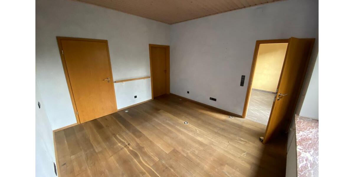 Erdgeschoßwohnung Löhne - 4 Zimmer, 145 m&sup2;, 990&euro; | Angebot:25637354