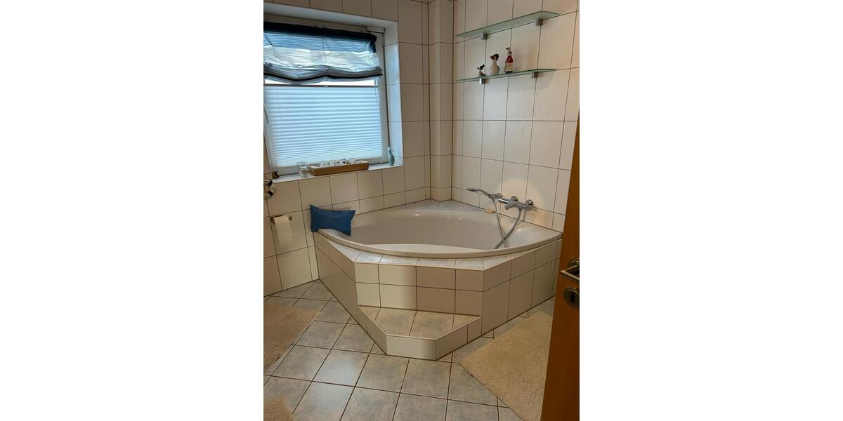 Etagenwohnung Enger - 4 Zimmer, 150 m&sup2;, 1.300&euro; | Angebot:26022700