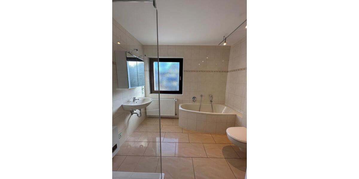 Etagenwohnung Herford Falkendiek - 4 Zimmer, 133 m&sup2;, 1.380&euro; | Angebot:25294107