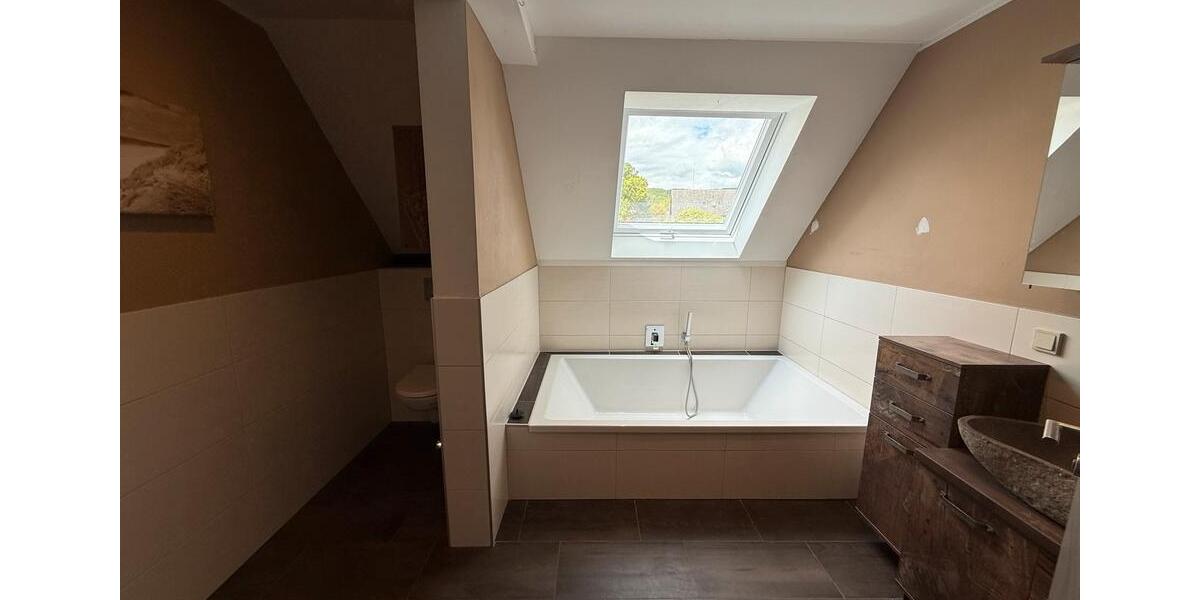 Maisonettenwohnung Hüllhorst - 8 Zimmer, 244 m&sup2;, 2.140&euro; | Angebot:26517468