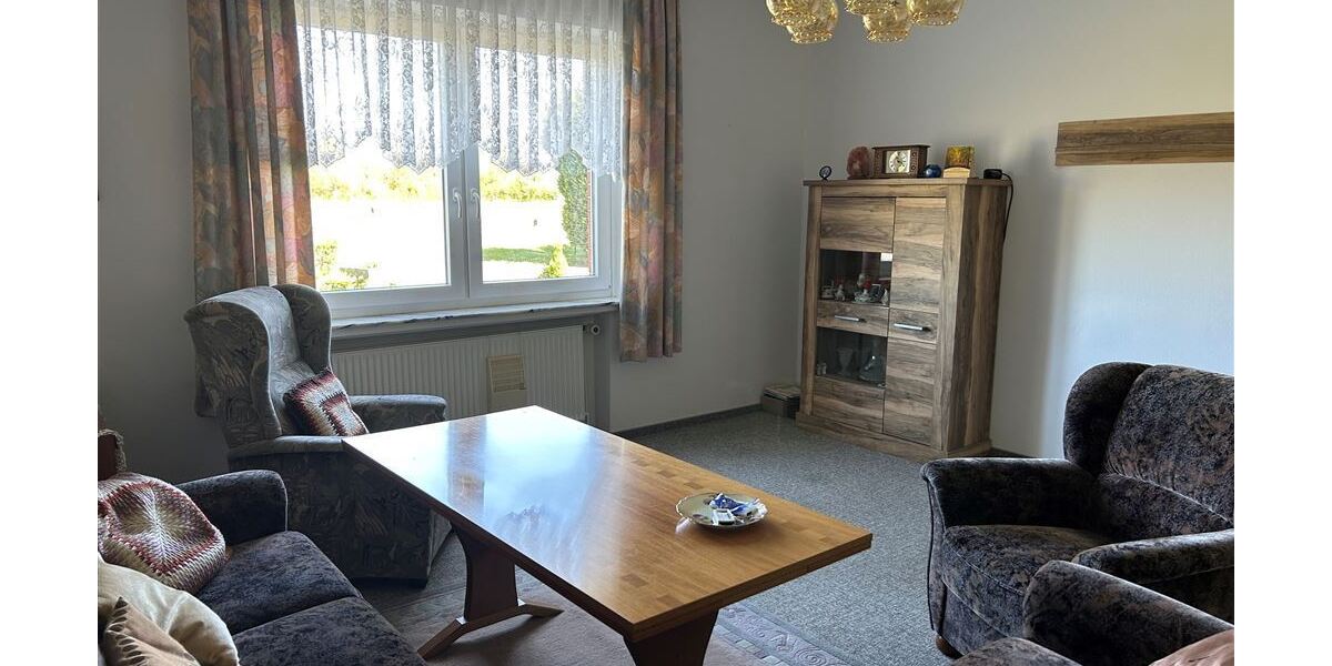 Interessantes Wohnhaus mit 2 Wohnungen, Nebengebäude und Grünland - Einfamilienhaus Stolzenau | Angebot:27021703