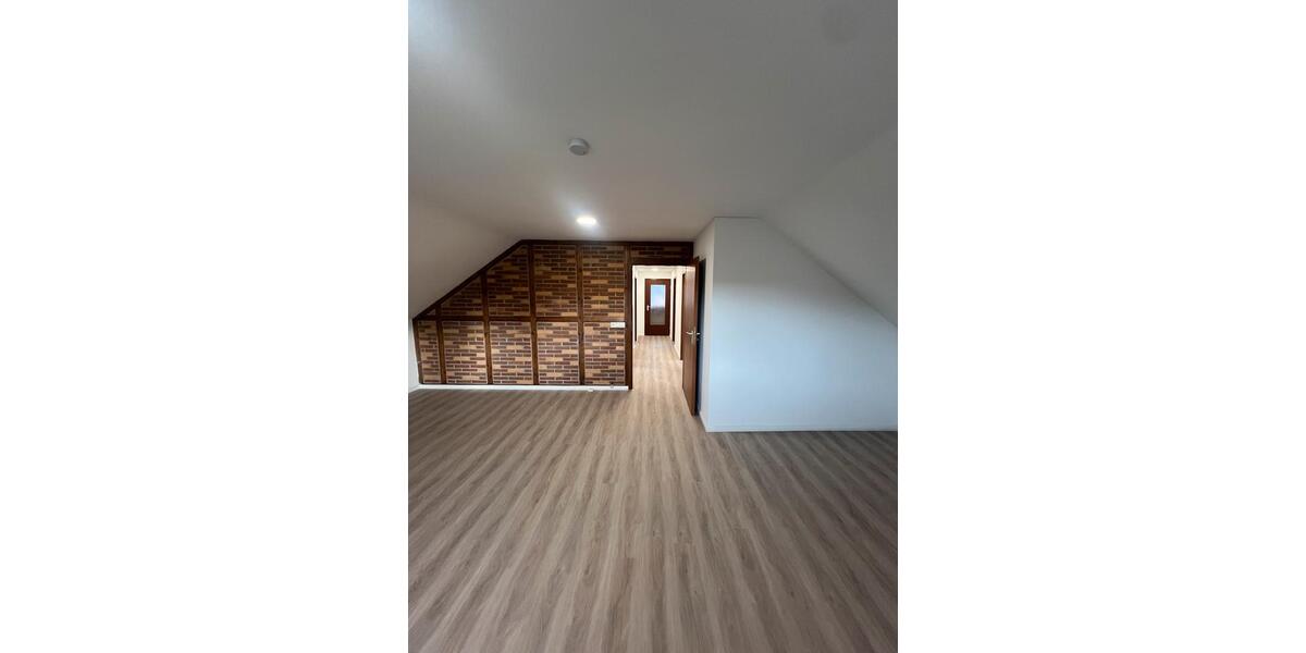 Dachgeschoßwohnung Dörentrup - 2.5 Zimmer, 68 m&sup2;, 460&euro; | Angebot:25054979