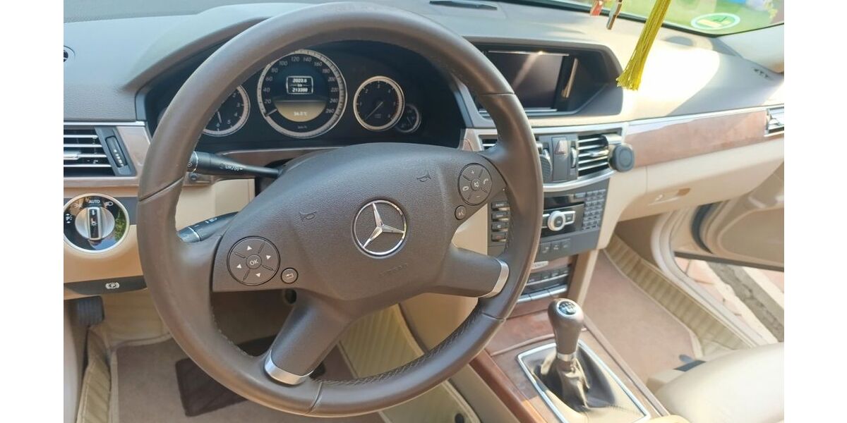 Mercedes-Benz E 200 225.000 km 13.500 &euro; Lohne 32584