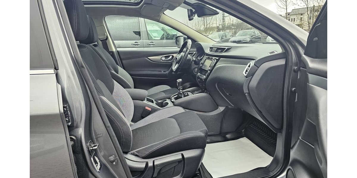 Nissan Qashqai N-Connecta NAVI PANO. Kamera 360° 129.421 km 11.990 &euro; Löhne 32584