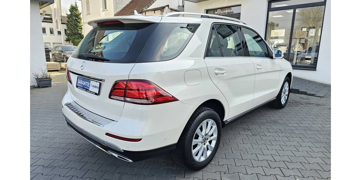 Mercedes-Benz GLE 350 d 4Matic LEDER NAVI AHK LED AUS 2.HAND 139.991 km 32.990 &euro; Löhne 32584