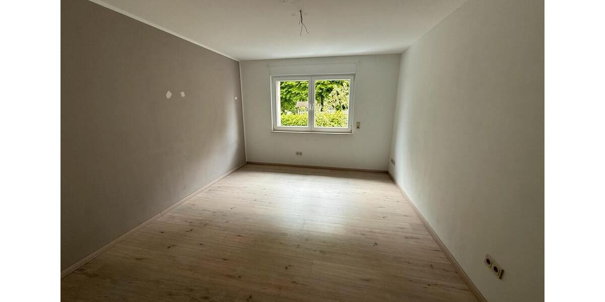 Maisonettenwohnung Hüllhorst - 8 Zimmer, 244 m&sup2;, 2.140&euro; | Angebot:26517468