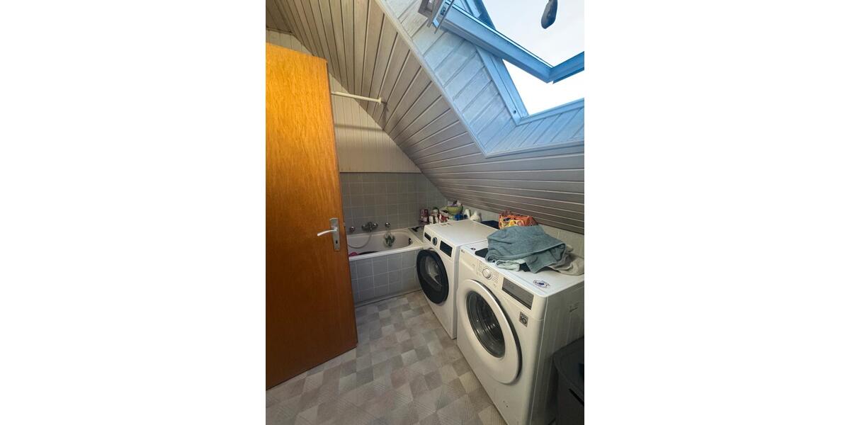 Dachgeschoßwohnung Herford Diebrock - 6 Zimmer, 165 m&sup2;, 890&euro; | Angebot:26007092