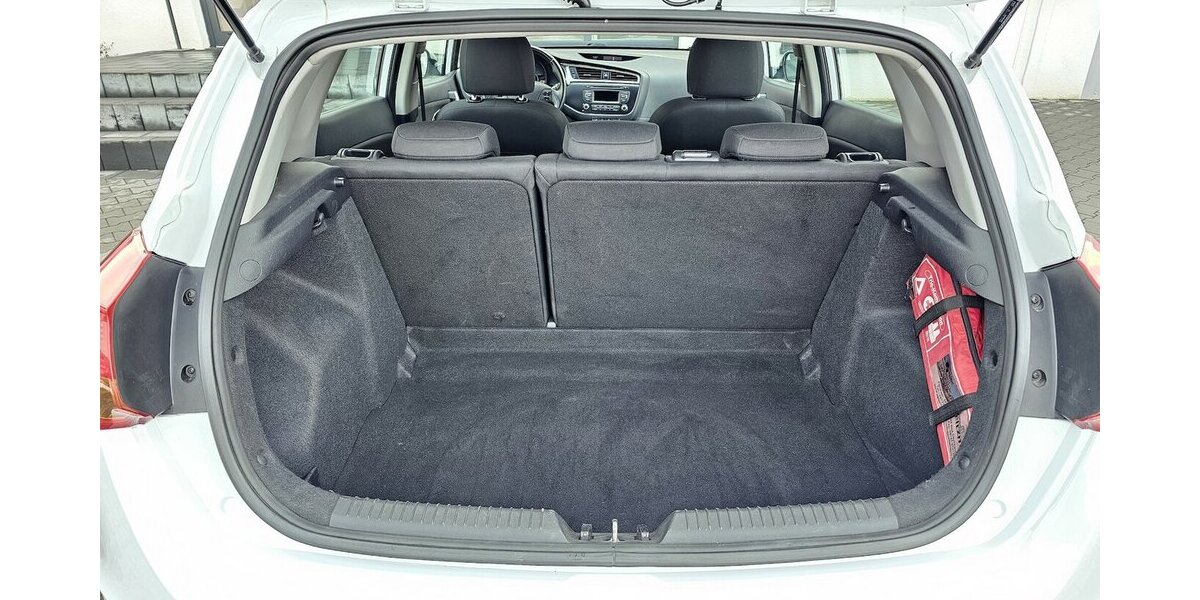 Kia cee´d 1.6 CRDI Edition 7 AHK KLIMA AUS 2.HAND 128.056 km 8.990 &euro; Löhne 32584