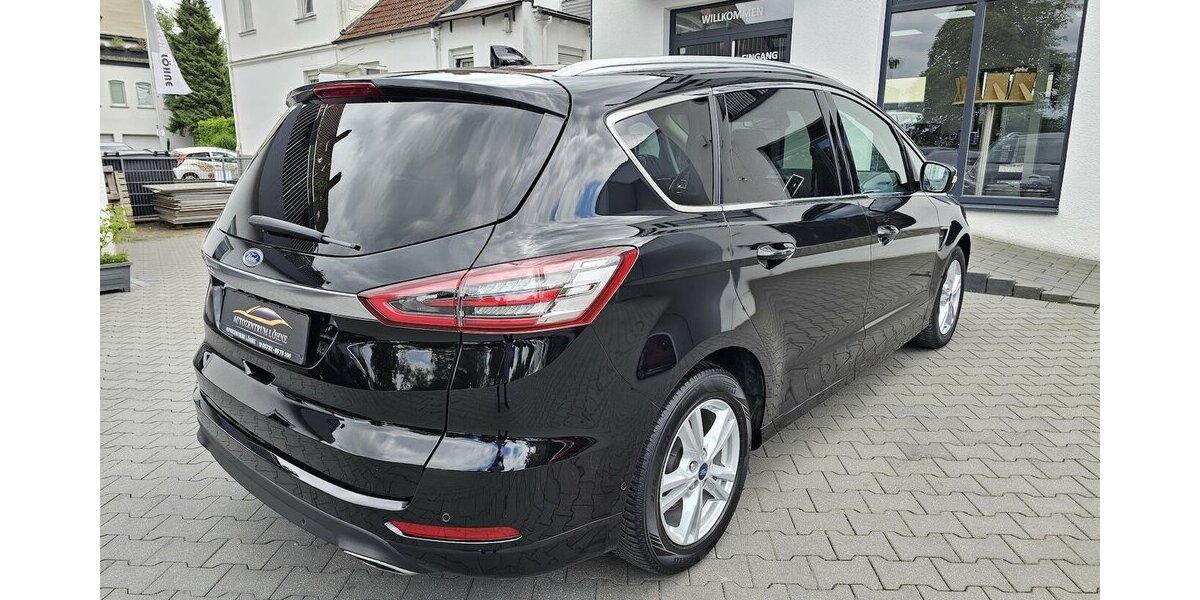 Ford S-Max 2.0 TDCI Titanium LED RFK NAVI 7-Sitzer 98.490 km 25.990 &euro; Löhne 32584