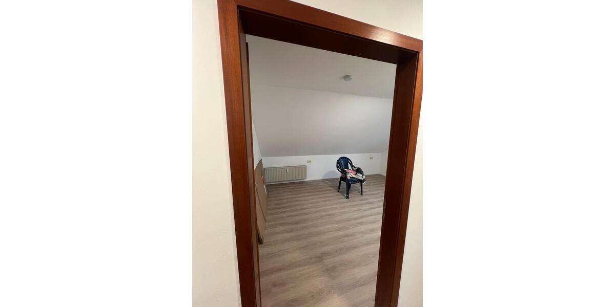 Dachgeschoßwohnung Dörentrup - 2.5 Zimmer, 68 m&sup2;, 460&euro; | Angebot:25054979