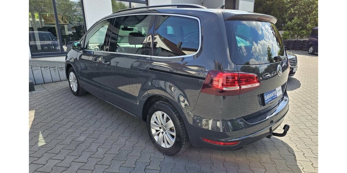 VW Sharan 2.0 TDI Comfortline NAVI AHK 7-Sitzer 101.405 km 22.990 &euro; Löhne 32584