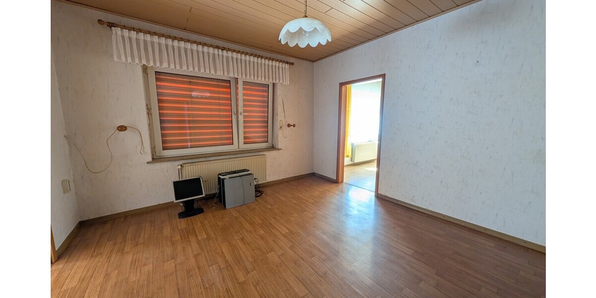 Großes Grundstück in Hüllhorst: Einfamilienhaus mit Potenzial zur Neugestaltung - Einfamilienhaus Hüllhorst | Angebot:26549649