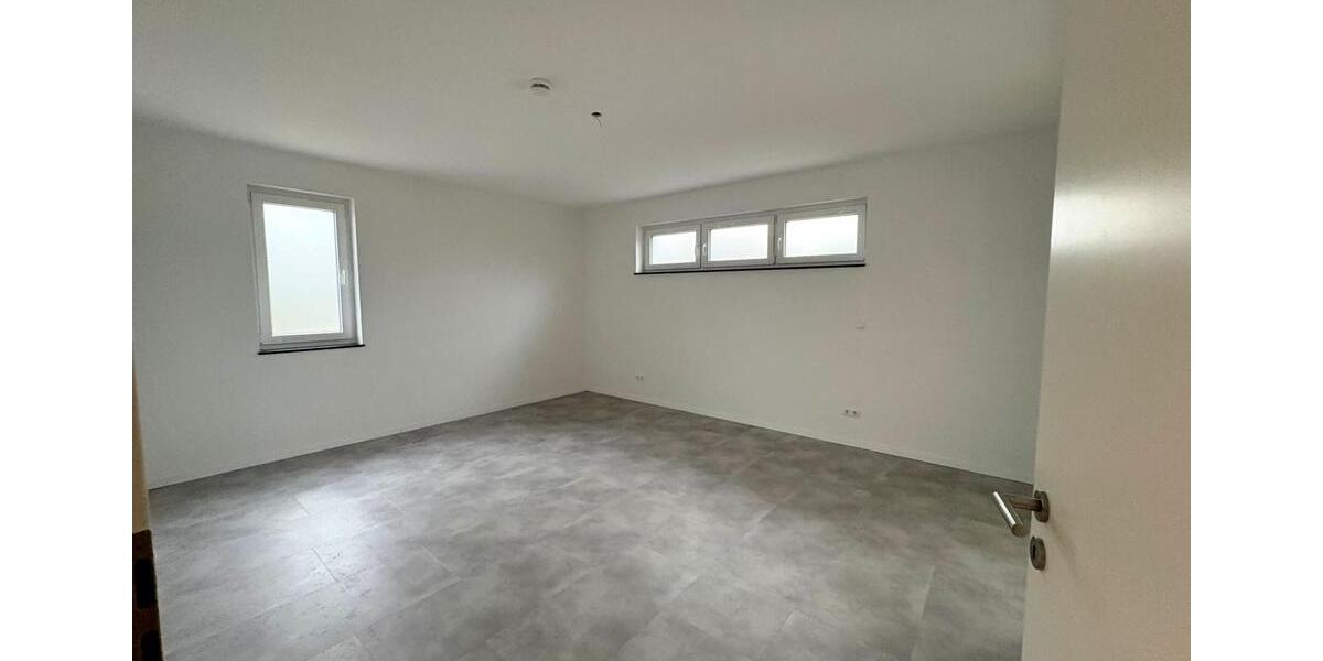 Erdgeschoßwohnung Bad Oeynhausen - 3 Zimmer, 153 m&sup2;, 1.375&euro; | Angebot:24493571
