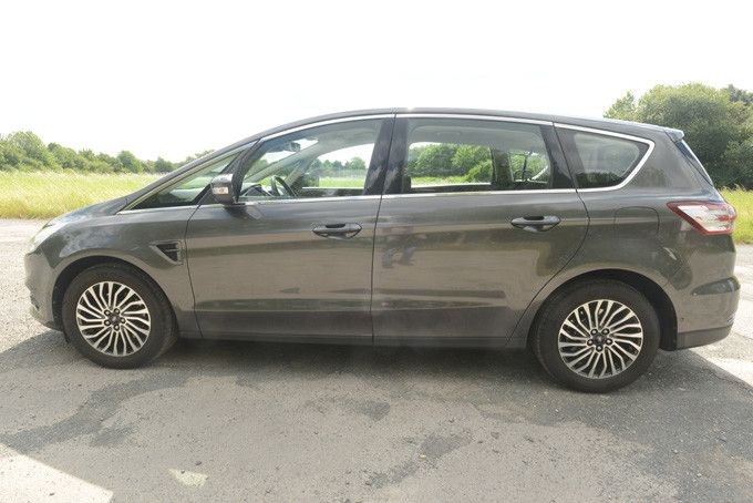 Ford S-Max 112.000 km 17.900 &euro; Herford 32052