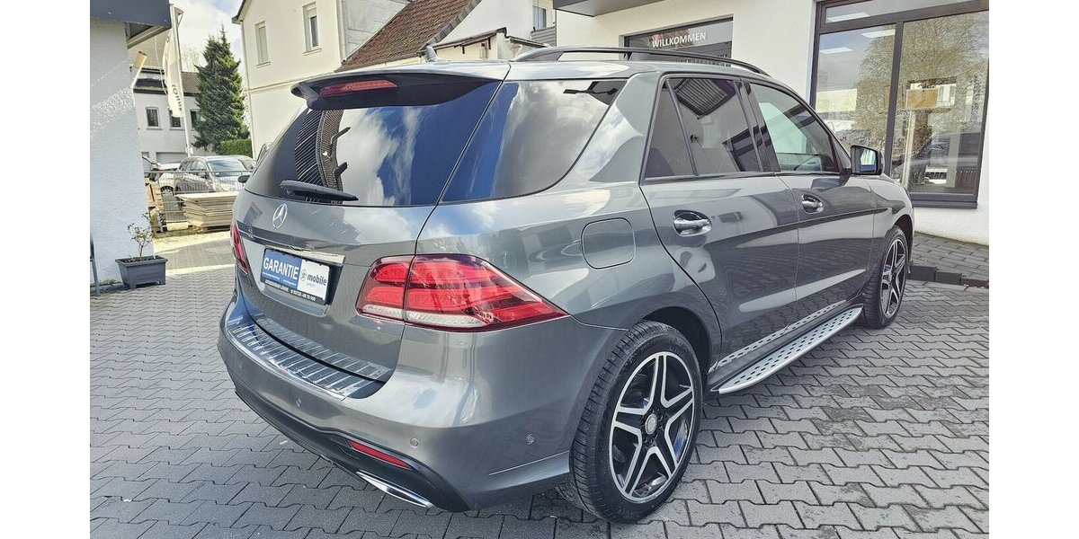 Mercedes-Benz GLE 350 d 4M AMG Line Night 360° LED AHK PANO. 136.546 km 37.990 &euro; Löhne 32584
