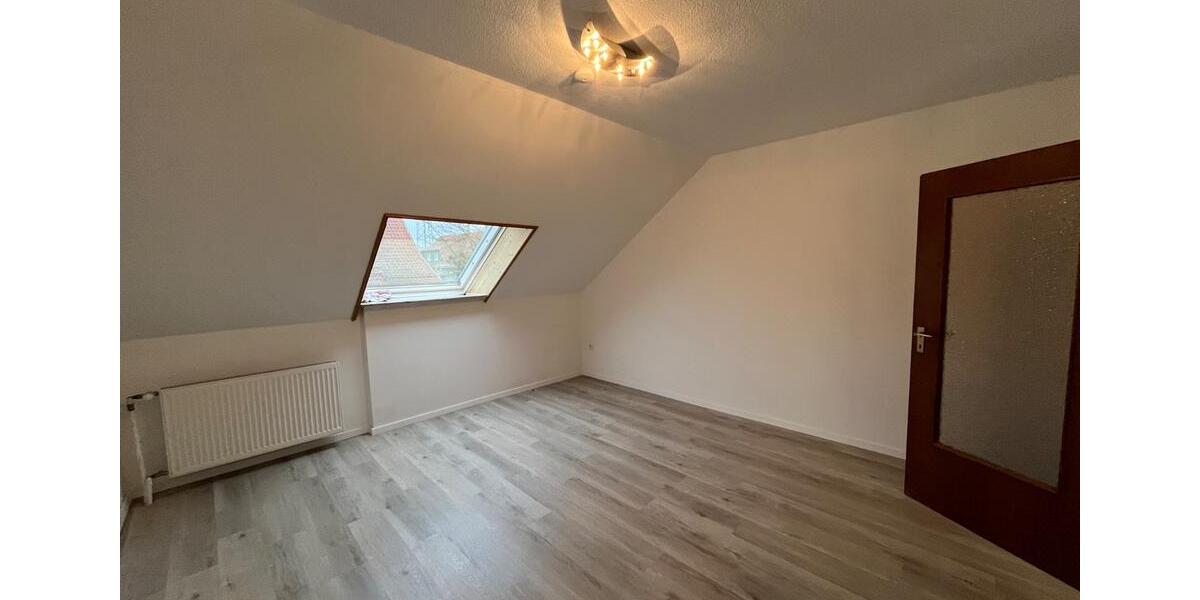 Dachgeschoßwohnung Porta Westfalica - 4 Zimmer, 85 m&sup2;, 670&euro; | Angebot:26621392
